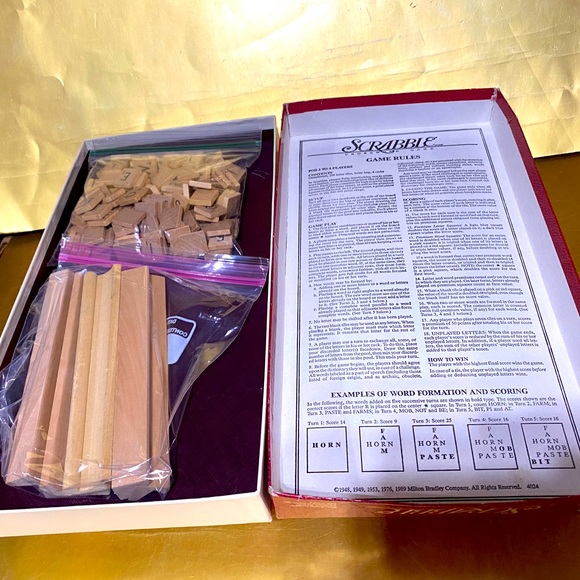 SCRABBLE VTG 1989 CROSSWORD PUZZLE GAME (2) GAME BOARDS & SETS OF TILES, 5 RACKS - Picture 6 of 16